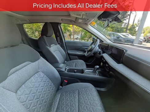 Used 2026 Nissan Kicks SV w/ SV Premium Package FWD image 9