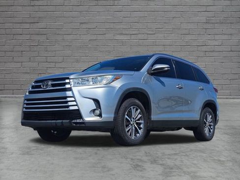 Used 2019 Toyota Highlander XLE FWD image 1