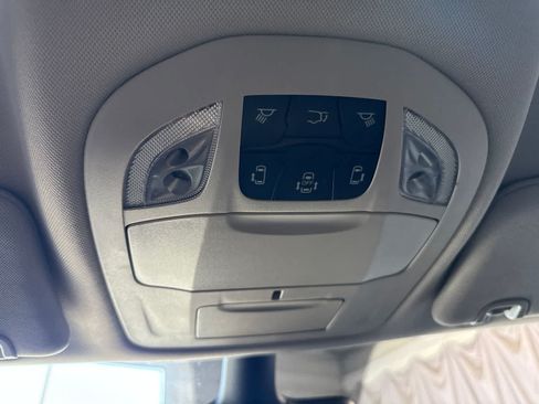 Used 2023 Chrysler Pacifica Touring-L FWD image 24
