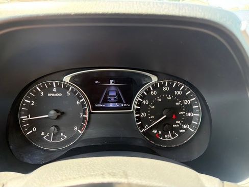 Used 2019 Nissan Pathfinder SL FWD image 15