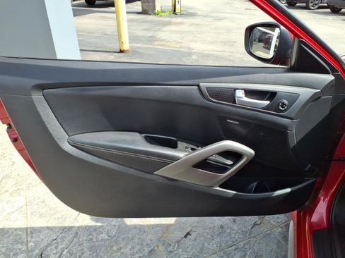 Used 2015 Hyundai Veloster Turbo FWD image 12