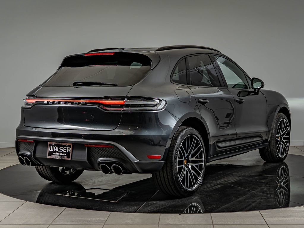 Certified 2026 Porsche Macan AWD/4WD image 8