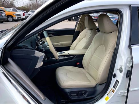 Used 2020 Toyota Avalon Limited image 7