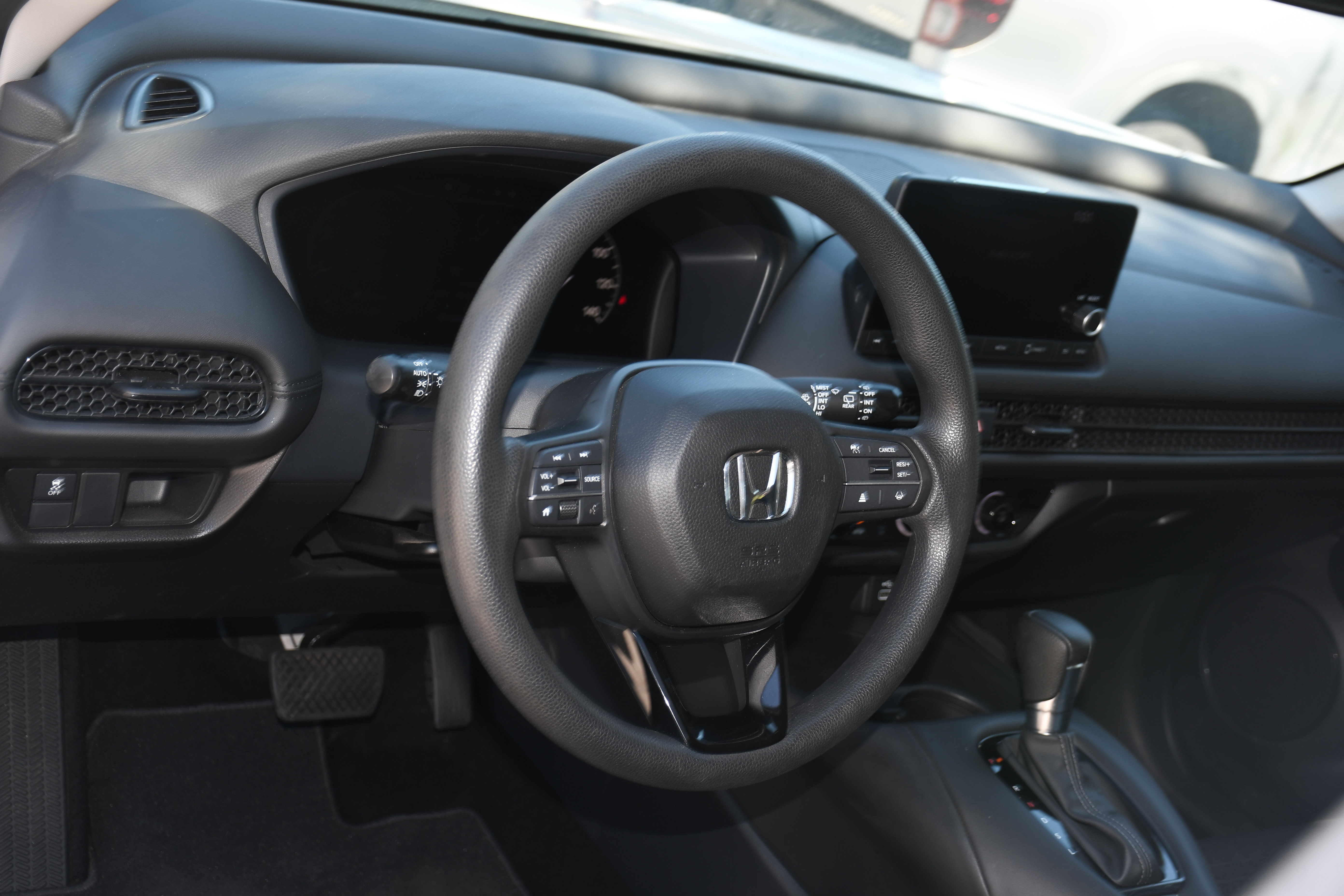 Used 2025 Honda HR-V LX image 8