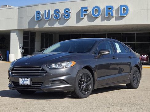 Used 2016 Ford Fusion SE FWD image 1