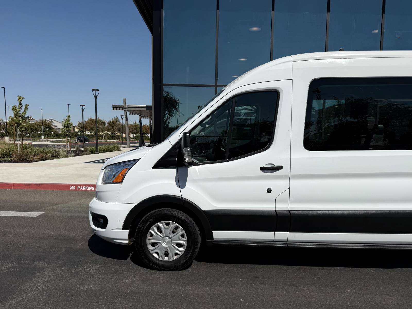 Used 2021 Ford Transit 350 XLT RWD image 11