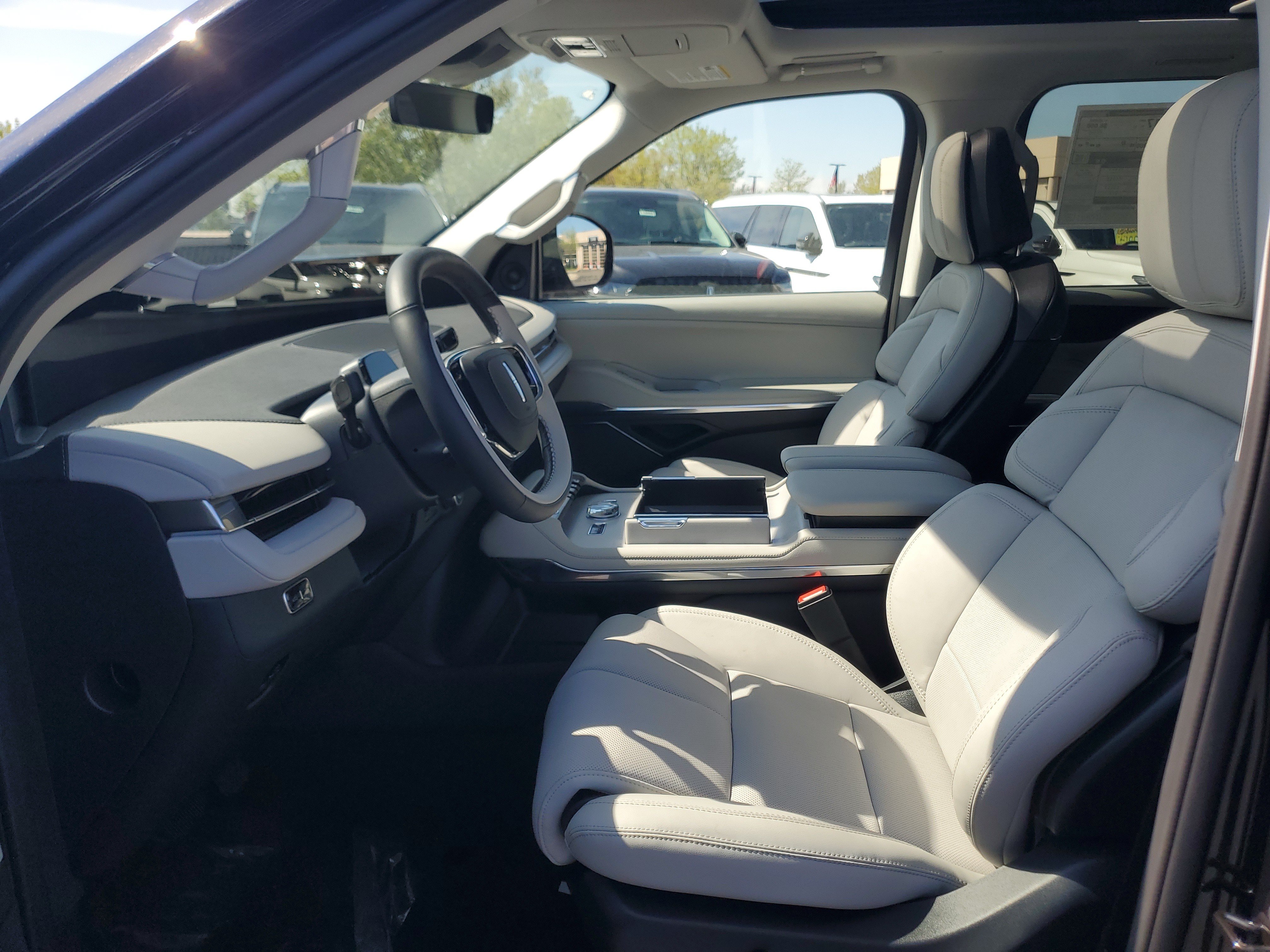 New 2026 Lincoln Navigator Reserve AWD/4WD image 12