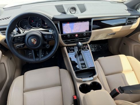 Used 2025 Porsche Macan AWD/4WD image 18