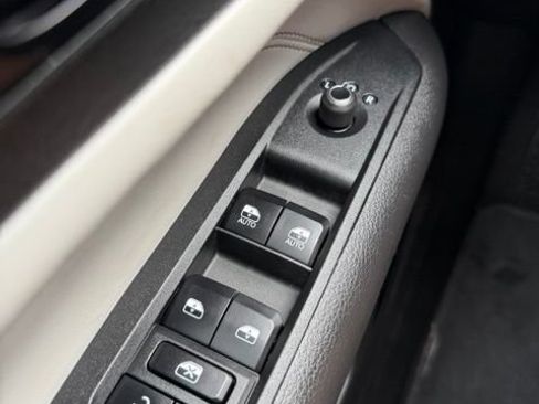 Used 2023 Jeep Compass Limited w/ Elite Group AWD/4WD image 19