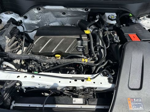 Certified 2024 Chevrolet Trax RS w/ Sunroof Package FWD image 10