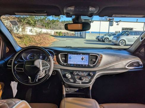 Certified 2021 Chrysler Pacifica Pinnacle FWD image 21