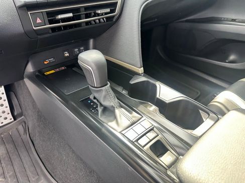 Used 2025 Toyota Camry SE w/ Convenience Package image 13