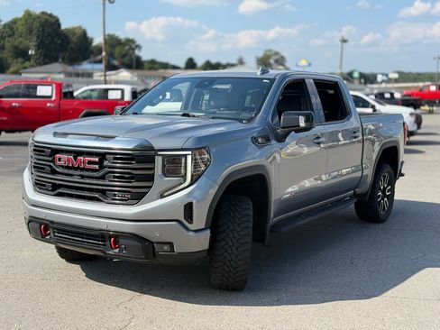 Used 2024 GMC Sierra 1500 AT4 w/ Technology Package AWD/4WD image 3