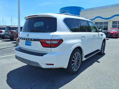 Used 2023 Nissan Armada Platinum w/ Captain's Chairs Package AWD/4WD image 5