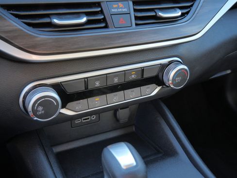 Used 2025 Nissan Altima 2.5 SV FWD image 23