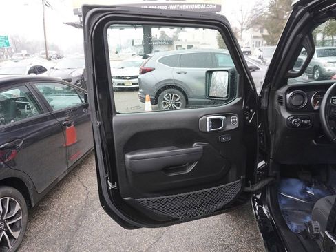 Used 2022 Jeep Gladiator Sport AWD/4WD image 19