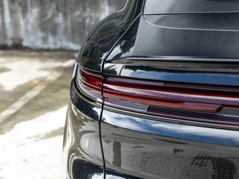 New 2026 Porsche Cayenne Coupe AWD/4WD image 22