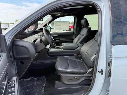 New 2025 Ford Expedition Platinum w/ Stealth Performance Package image 9