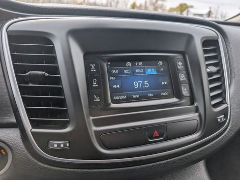 Used 2015 Chrysler 200 Limited w/ Convenience Group image 23