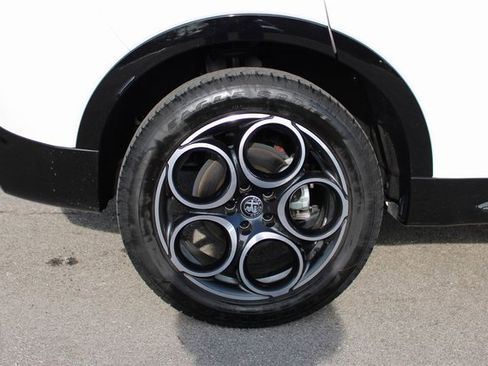 Used 2025 Alfa Romeo Tonale w/ Premium Package image 39