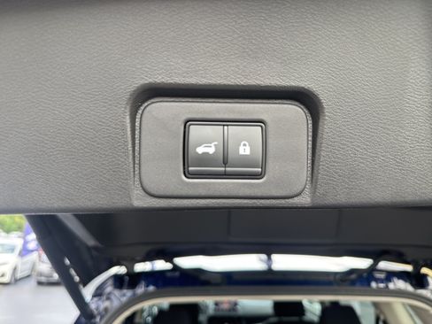 Used 2024 Nissan Rogue SV FWD image 11