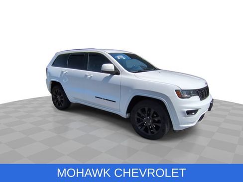 Used 2019 Jeep Grand Cherokee Altitude AWD/4WD image 2