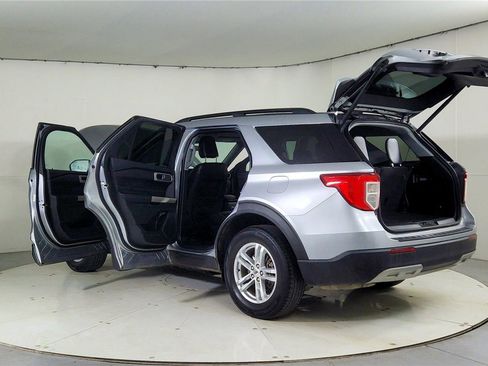 Used 2021 Ford Explorer XLT w/ Equipment Group 202A image 11