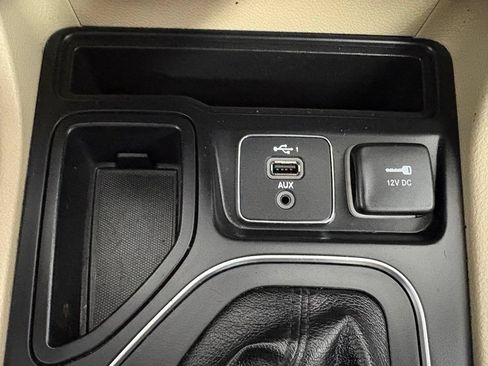 Used 2020 Jeep Cherokee Latitude w/ Advanced Safety Group FWD image 23