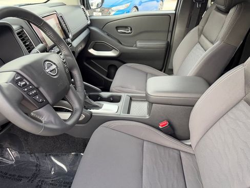 Used 2024 Nissan Frontier SV w/ SV Convenience Package image 9