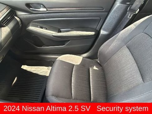 Used 2024 Nissan Altima 2.5 SV FWD image 12