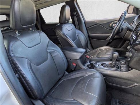 Used 2019 Jeep Cherokee Limited w/ Luxury Group image 22