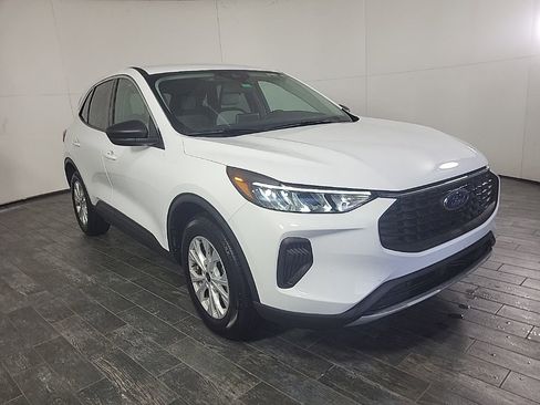 Used 2024 Ford Escape Active image 3