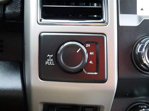 Used 2019 Ford F350 Lariat w/ Chrome Package image 24