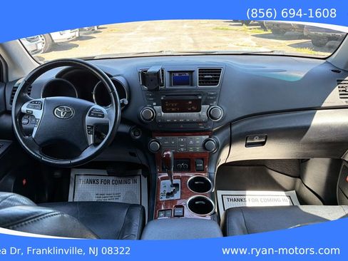 Used 2012 Toyota Highlander Limited w/ Tow Pkg AWD/4WD image 9