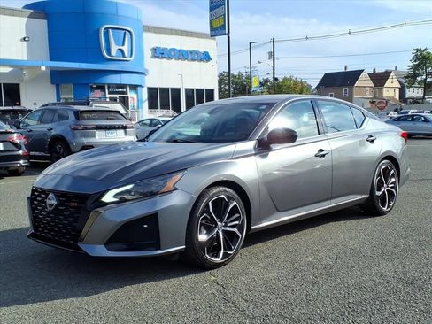 Used 2023 Nissan Altima 2.5 SR FWD image 3