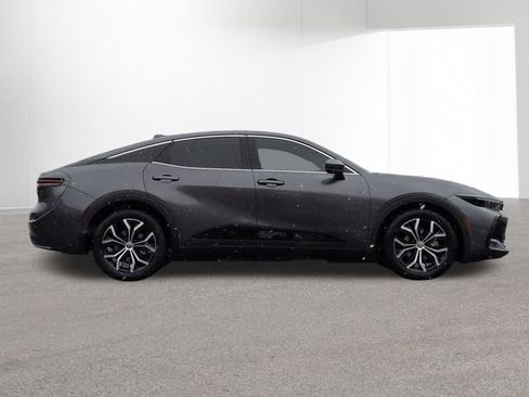 Certified 2023 Toyota Crown Limited image 4