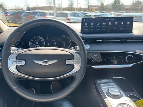 Used 2025 Genesis GV70 2.5T AWD/4WD image 11