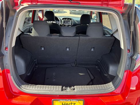Used 2025 Kia Soul LX w/ LX Technology Package FWD image 29