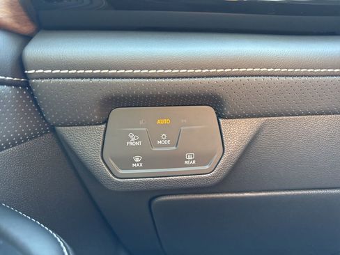 New 2026 Volkswagen Atlas SE FWD image 33