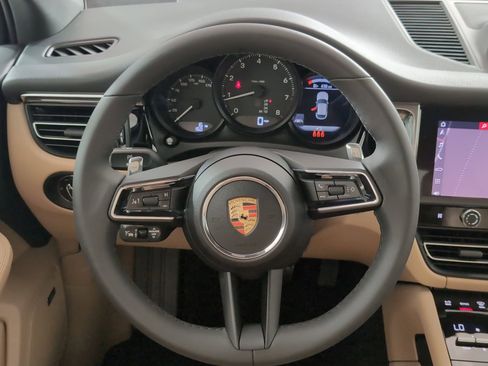 Certified 2025 Porsche Macan image 21