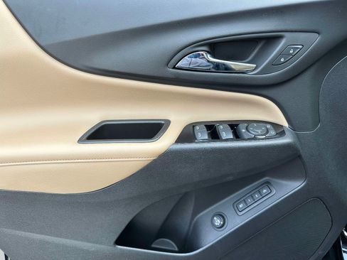 Used 2023 Chevrolet Equinox Premier FWD image 18