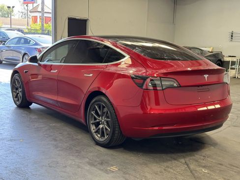 Used 2018 Tesla Model 3 Mid Range image 2