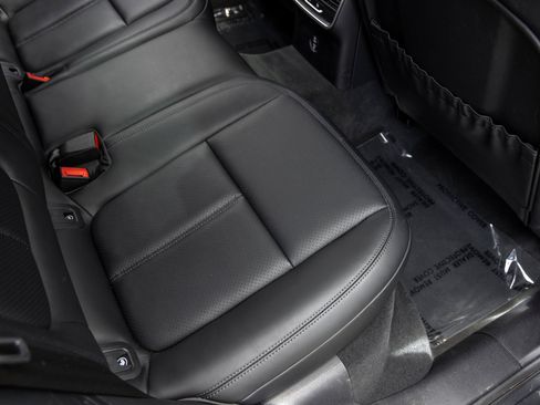 Certified 2026 Porsche Macan AWD/4WD image 48