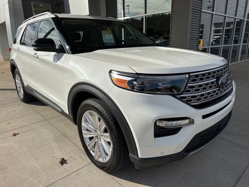 Certified 2022 Ford Explorer Limited w/ Limited Technology Package image 10