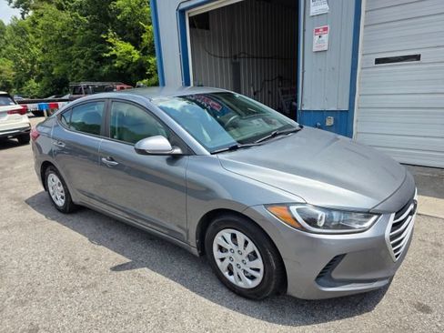 Used 2017 Hyundai Elantra SE FWD image 3