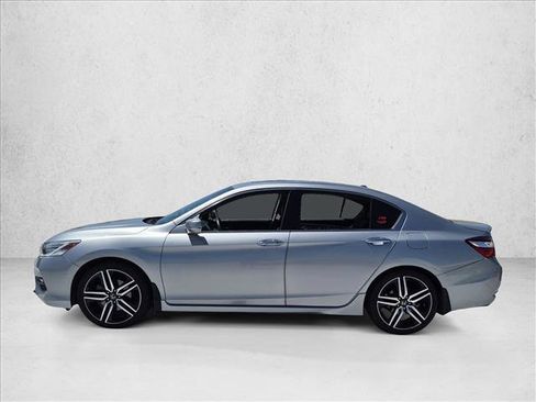 Used 2017 Honda Accord Touring image 8