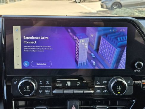 Used 2023 Toyota Highlander XSE FWD image 11