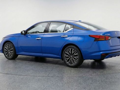 Used 2025 Nissan Altima 2.5 SV image 6