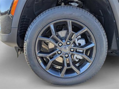 New 2025 Jeep Grand Cherokee Limited image 9