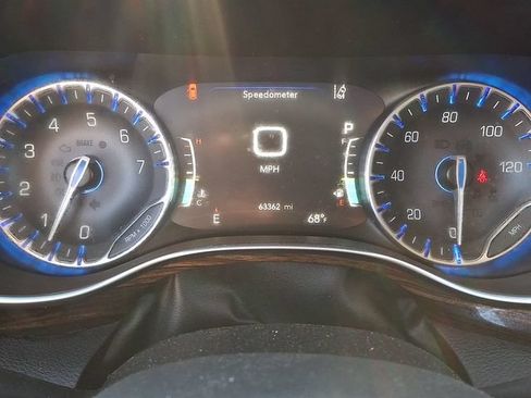 Used 2023 Chrysler Pacifica Limited FWD image 18
